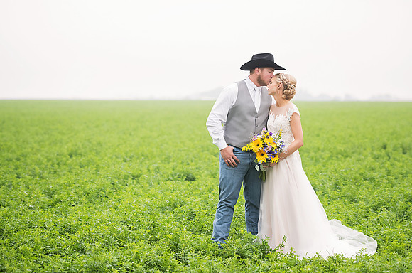 Sigourney-Iowa-Wedding-Photographer
